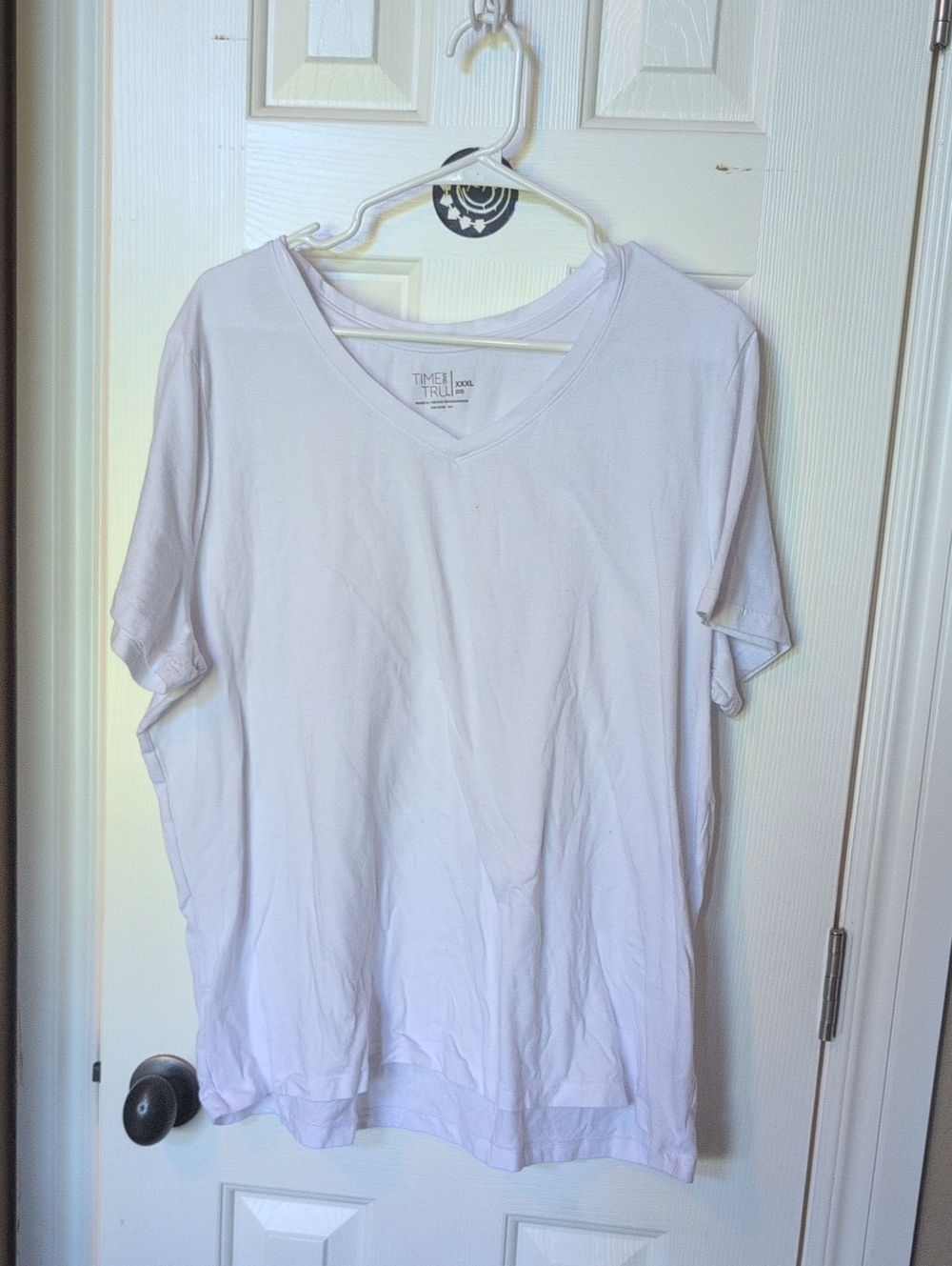 Time and Tru White V-Neck Short Sleeve Tee